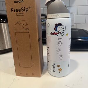 Owala Snoopy Water Bottle with Gray Lid Special Edition